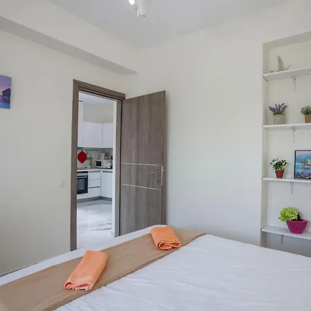 Valeri Luxury Stone Deluxe Apartment *