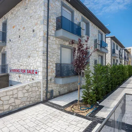 Valeri Luxury Stone Deluxe Apartment *